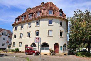 Hauptbild Charmante Altbauwohnung mit Balkon im Dachgeschoss!